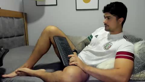 Snapshot of adam_clarke chatting on 10/27/25, 10:58 adam clarke online show from 10/27/25, 10:58