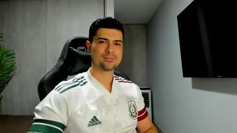 Snapshot of adam_clarke chatting on 03/21/26, 02:38 adam clarke online show from 03/21/26, 02:38