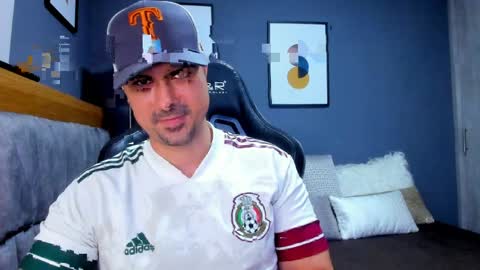 Snapshot of adam_clarke chatting on 04/09/26, 01:16 adam clarke online show from 04/09/26, 01:16