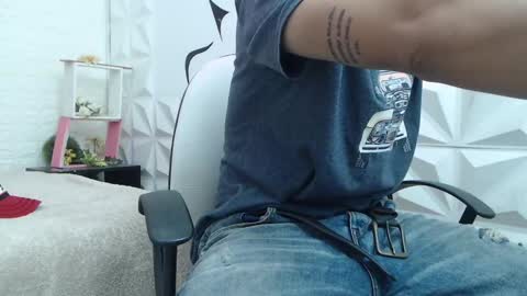 adam_evehotroom online show from 02/05/25, 03:34