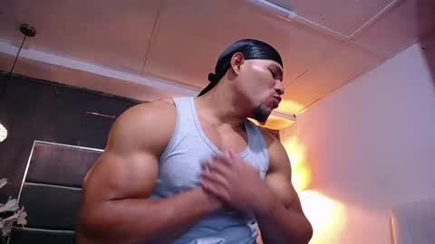 adam_fit19cm online show from 03/12/26, 02:23