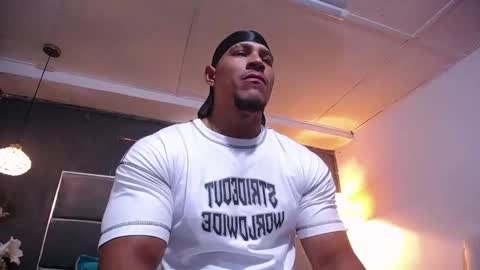 adam_fit19cm online show from 03/28/26, 01:43