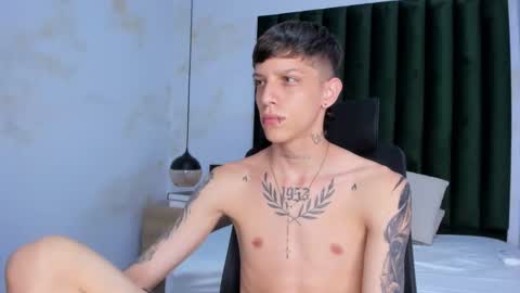 Snapshot of adam_hard_ chatting on 12/04/24, 10:51 Adam online show from 12/04/24, 10:51