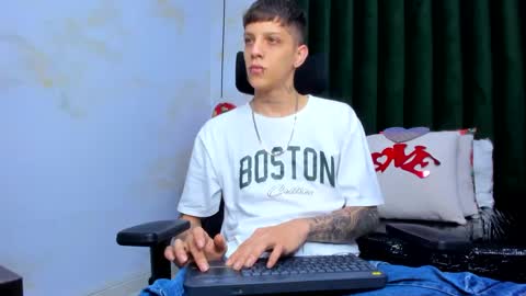 Snapshot of adam_hard_ chatting on 02/14/25, 08:59 Adam online show from 02/14/25, 08:59