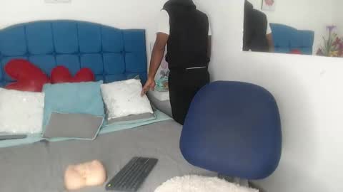 adam_morgan2 online show from 11/12/25, 03:18