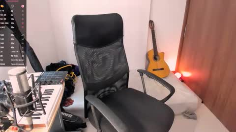 Snapshot of adam_rocket chatting on 10/15/25, 04:18  Adam online show from 10/15/25, 04:18