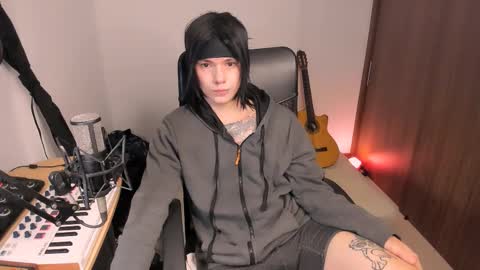 Snapshot of adam_rocket chatting on 10/17/25, 01:31  Adam online show from 10/17/25, 01:31