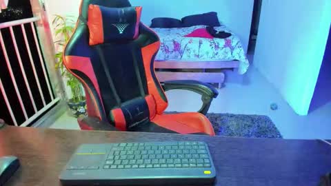 Adam Valencia online show from 10/03/25, 02:08