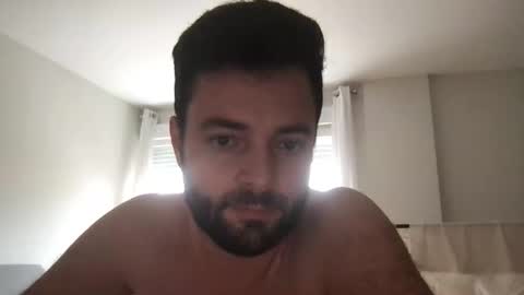 Snapshot of adamagreen99 chatting on 04/16/26, 06:09 Alberto online show from 04/16/26, 06:09