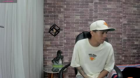 Snapshot of adamcoox chatting on 12/12/24, 05:31 Adam online show from 12/12/24, 05:31