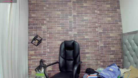 Snapshot of adamcoox chatting on 12/22/24, 12:05 Adam online show from 12/22/24, 12:05