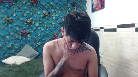 Snapshot of adamcoox chatting on 12/24/24, 05:13 Adam online show from 12/24/24, 05:13