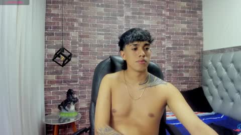 Snapshot of adamcoox chatting on 12/27/24, 02:25 Adam online show from 12/27/24, 02:25