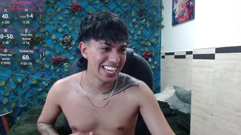 Snapshot of adamcoox chatting on 12/29/24, 11:40 Adam online show from 12/29/24, 11:40