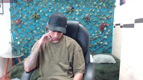 Snapshot of adamcoox chatting on 01/02/25, 07:40 Adam online show from 01/02/25, 07:40