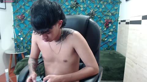 Snapshot of adamcoox chatting on 01/02/25, 10:44 Adam online show from 01/02/25, 10:44