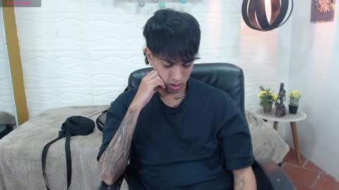 Snapshot of adamcoox chatting on 01/10/25, 05:05 Adam online show from 01/10/25, 05:05