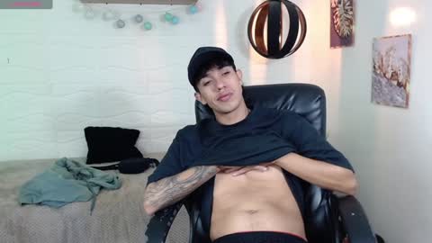 Snapshot of adamcoox chatting on 01/18/25, 04:15 Adam online show from 01/18/25, 04:15