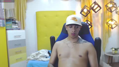 Snapshot of adamcoox chatting on 01/24/25, 09:17 Adam online show from 01/24/25, 09:17