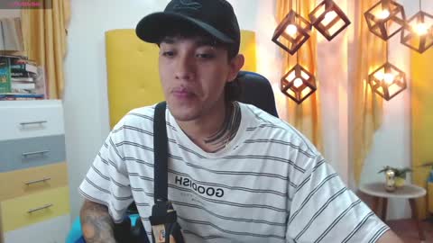 Snapshot of adamcoox chatting on 01/25/25, 03:40 Adam online show from 01/25/25, 03:40