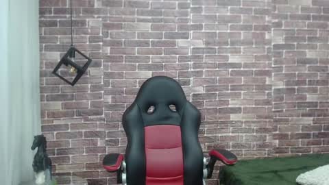 Snapshot of adamcoox chatting on 02/06/25, 06:40 Adam online show from 02/06/25, 06:40