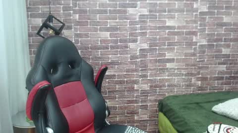 Snapshot of adamcoox chatting on 02/06/25, 09:43 Adam online show from 02/06/25, 09:43