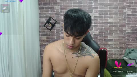 Snapshot of adamcoox chatting on 02/07/25, 07:50 Adam online show from 02/07/25, 07:50