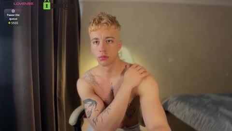 Hi Im Adam Glad to see u here 3 And its my first day online show from 03/30/26, 12:28