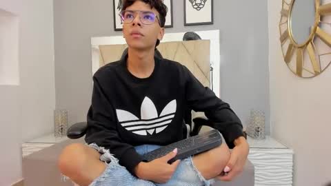 Adams Bobby online show from 12/04/25, 11:30