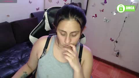 Snapshot of adams_mel chatting on 11/13/25, 01:26 adams_mel online show from 11/13/25, 01:26