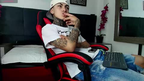 Snapshot of adamswalkerr_ chatting on 02/16/26, 12:34 AdamsWalkerr online show from 02/16/26, 12:34