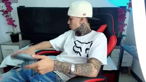 Snapshot of adamswalkerr_ chatting on 02/17/26, 12:23 AdamsWalkerr online show from 02/17/26, 12:23