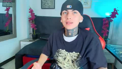 Snapshot of adamswalkerr_ chatting on 02/26/26, 12:15 AdamsWalkerr online show from 02/26/26, 12:15