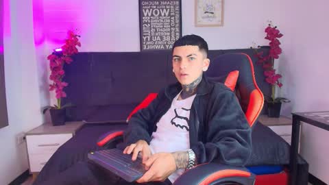 Snapshot of adamswalkerr_ chatting on 03/03/26, 12:11 AdamsWalkerr online show from 03/03/26, 12:11