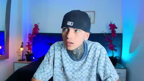 AdamsWalkerr  online show from 03/27/26, 01:22