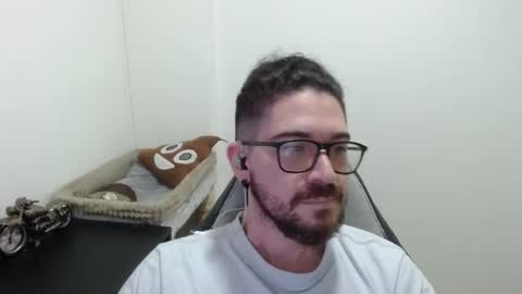 Snapshot of adamussutekh chatting on 11/18/25, 11:03 Adam online show from 11/18/25, 11:03