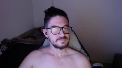 Snapshot of adamussutekh chatting on 11/23/25, 01:44 Adam online show from 11/23/25, 01:44