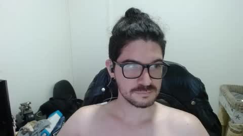 Snapshot of adamussutekh chatting on 06/19/26, 09:35 Adam online show from 06/19/26, 09:35