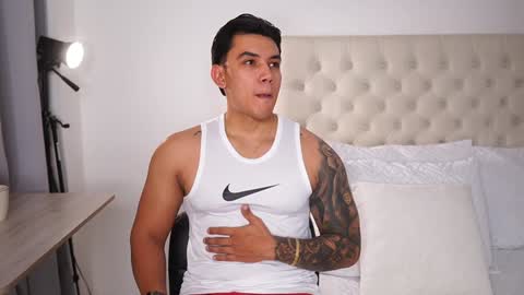 Snapshot of adan_johns chatting on 01/22/25, 02:48 Adan Johns online show from 01/22/25, 02:48