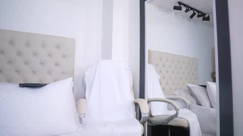 Snapshot of adan_johns chatting on 02/25/25, 11:33 Adan Johns online show from 02/25/25, 11:33