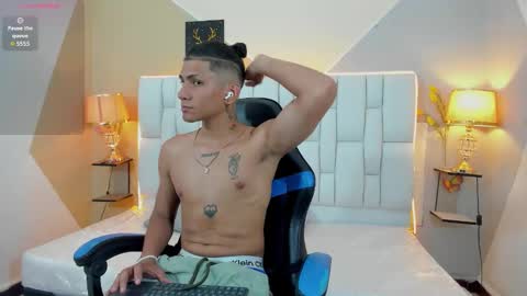 Snapshot of adan_oriol chatting on 11/25/25, 03:06 Adan Oriol online show from 11/25/25, 03:06