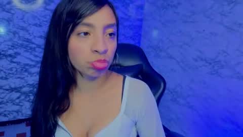 Snapshot of adarasuri_v chatting on 06/19/26, 03:00 Hi Stream 1000pm to 600am online show from 06/19/26, 03:00