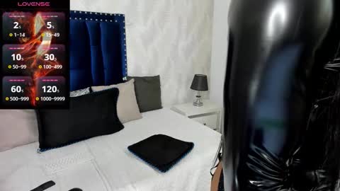 Snapshot of addictivexts chatting on 12/14/25, 01:27 NIcolle online show from 12/14/25, 01:27