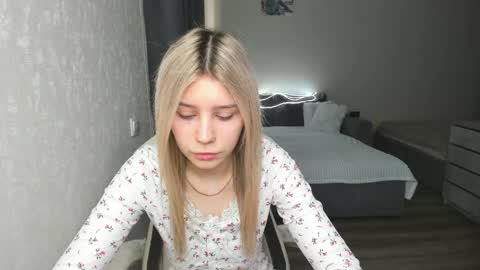 Adel online show from 05/03/26, 04:18