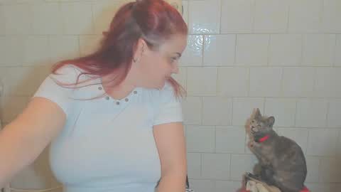 Snapshot of adelamilfsexy chatting on 12/26/24, 09:47 izabellamilf online show from 12/26/24, 09:47