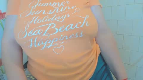 Snapshot of adelamilfsexy chatting on 02/14/25, 07:02 izabellamilf online show from 02/14/25, 07:02