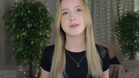 Snapshot of adele_armas chatting on 02/11/25, 12:17 Adele online show from 02/11/25, 12:17