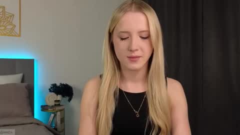 Adele online show from 11/26/25, 10:11