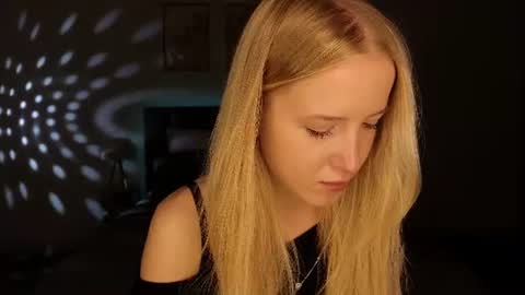 Snapshot of adele_armas chatting on 06/10/26, 08:52 Adele online show from 06/10/26, 08:52
