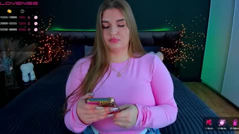 Snapshot of adele_sugar chatting on 11/14/25, 01:04 Your Adele online show from 11/14/25, 01:04